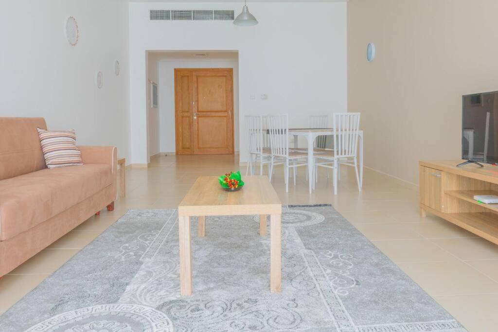 Large 3 Bedroom Front Appartement